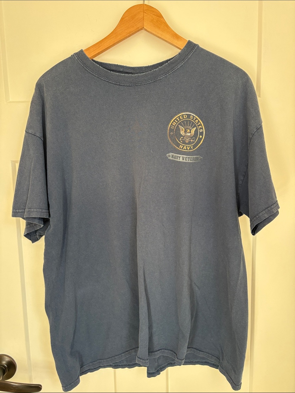 100% cotton vintage Navy Veteran Graphic Tee - Blue